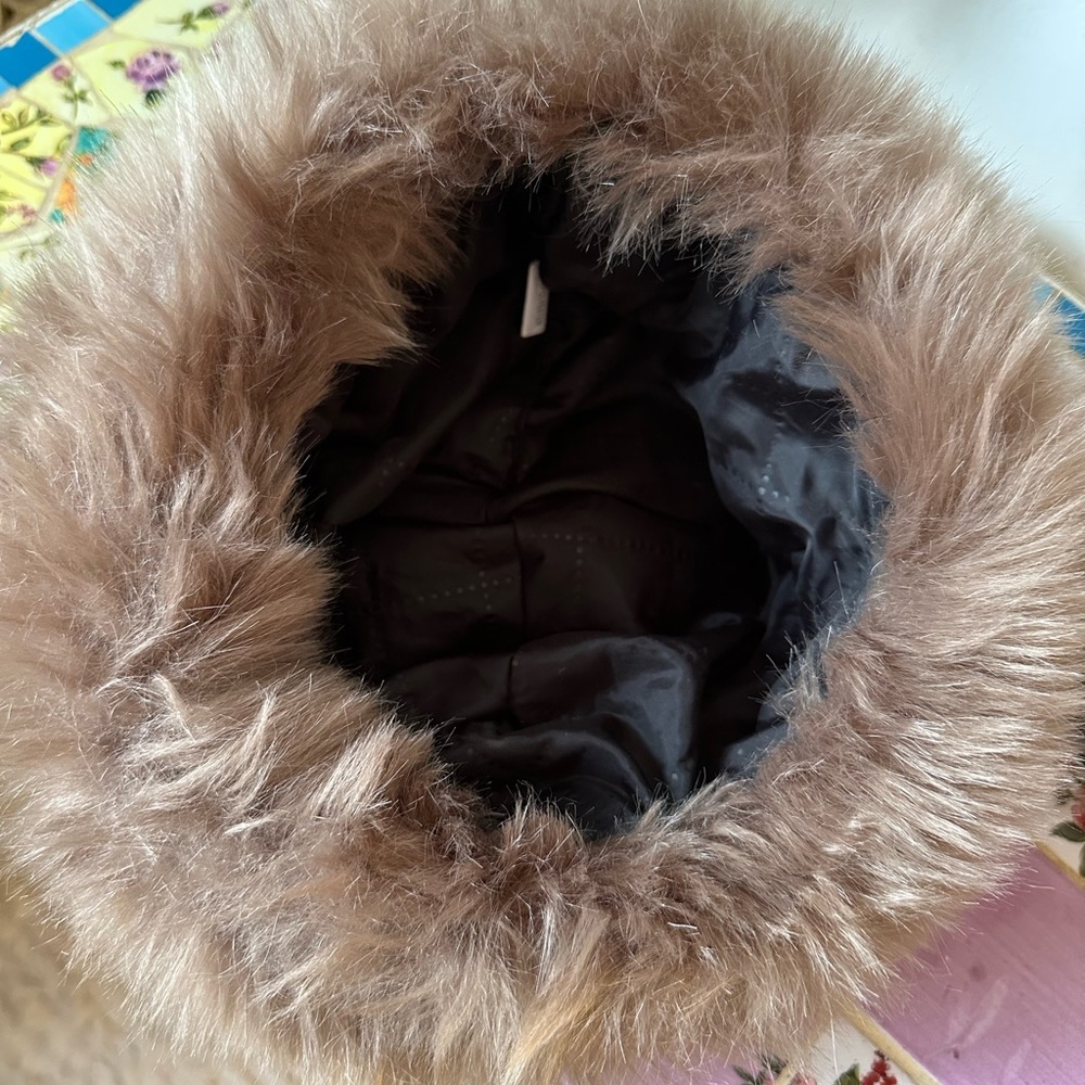 Elegant Brown Cream Faux Fur Hat - Picture 6 of 7